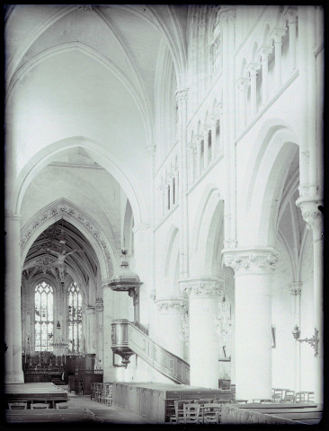 Intérieur de l'église Notre-Dame de Caudebec-en-Caux (Seine-Maritime).