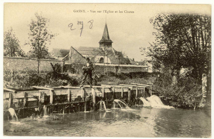 Gasny. Vue sur l'Eglise et les Chutes.