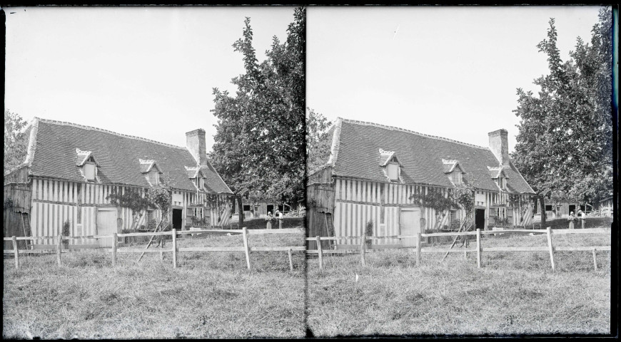 Maison à pans de bois de la campagne de Rosay-sur-Lieure (Eure).