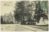Louviers-Ville. Square du Champ de Mars et Monument des Soldats morts pour la Patrie.