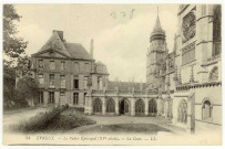 Evreux-Ville. Le Palais Episcopal (XVe siècle) - La Cour.