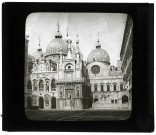 Cour du Palais des doges à Venise (Italie).