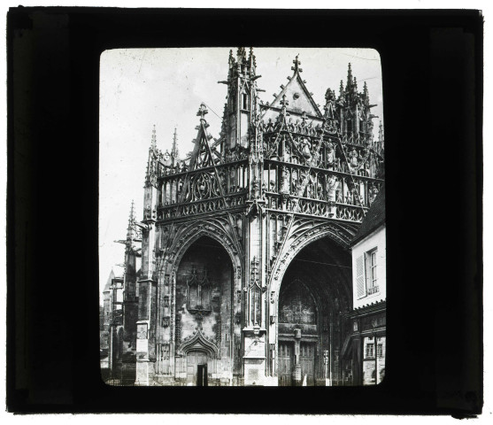Basilique Notre-Dame d'Alençon (Orne), porche portail ouest.