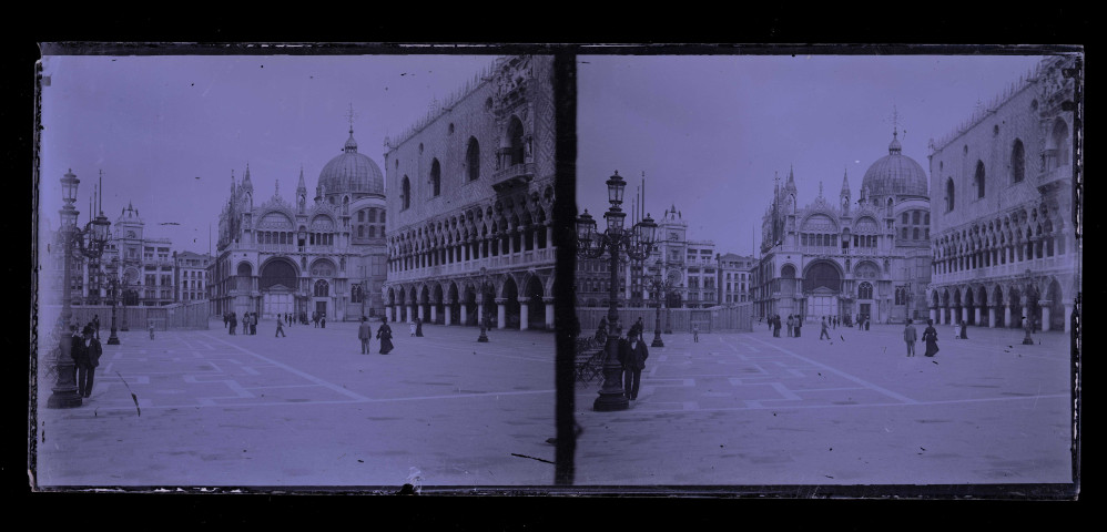 Place Saint-Marc de Venise (Italie).