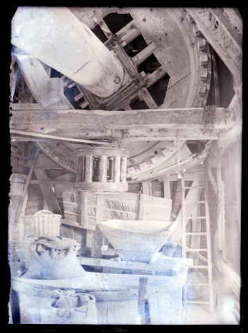 Mécanisme intérieur du moulin à vent de Coquelle (Pas-de-Calais).