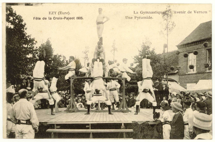 Ezy-sur-Eure. Fête de la Croix-Pajeot-1905 - La Gymnastique "L'Avenir de Vernon" - Une Pyramide.