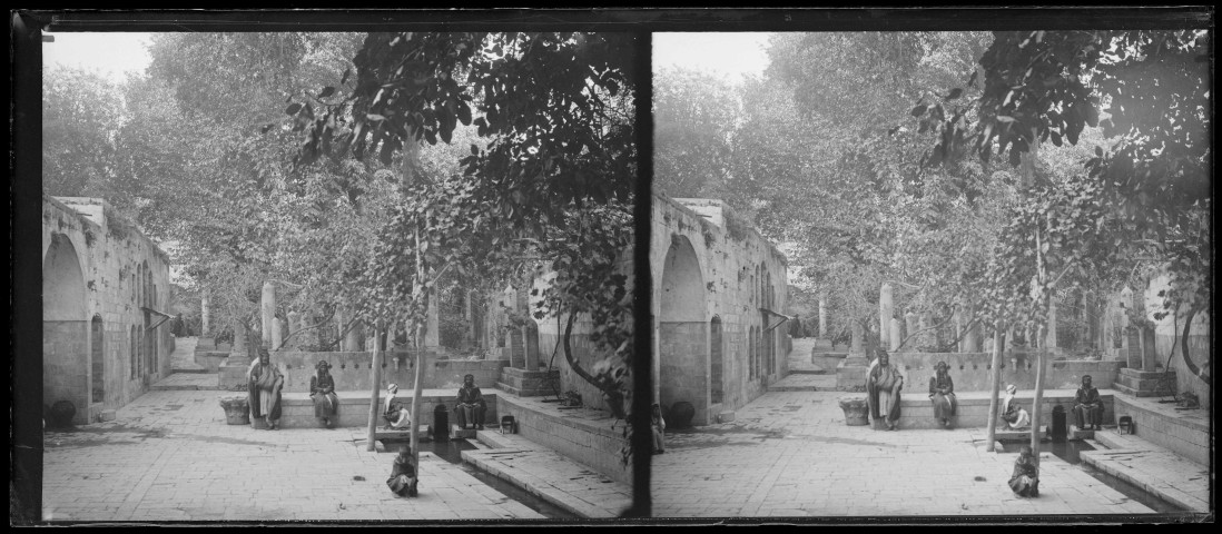 Cour intérieure de la mosquée d'Ourfa (Turquie) (notice PA).