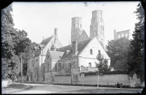 Pavillon d'entrée des ruines et vestiges de l'abbaye de Jumièges (Seine-Maritime).