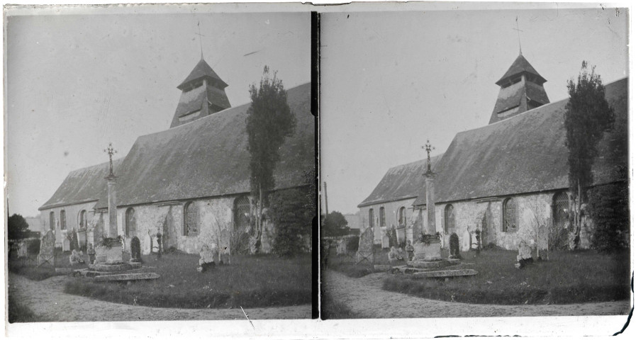 Cimetière et clocher de Rosay-sur-Lieure (Eure).