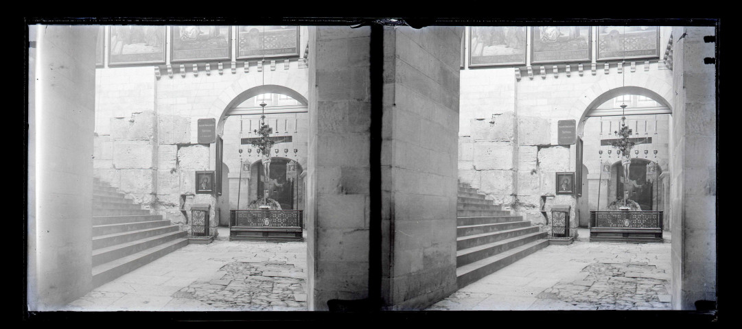 Intérieur de l'église du Saint-Sépulcre à Jérusalem (Israël).