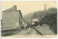Saint-Philbert-sur-Risle. Rue de la Gare.