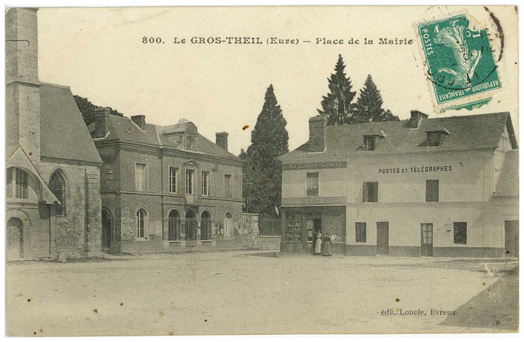 Gros-Theil (Le). Place de la Mairie.