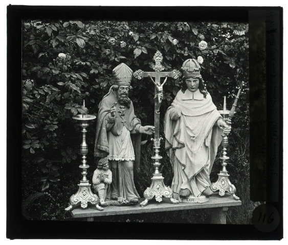 Église d'Heudreville-en-Lieuvin (Eure), statue de Saint-Firmin. Église de Thiberville (Eure), statue de Saint-Louis et crucifix pique-cierge.