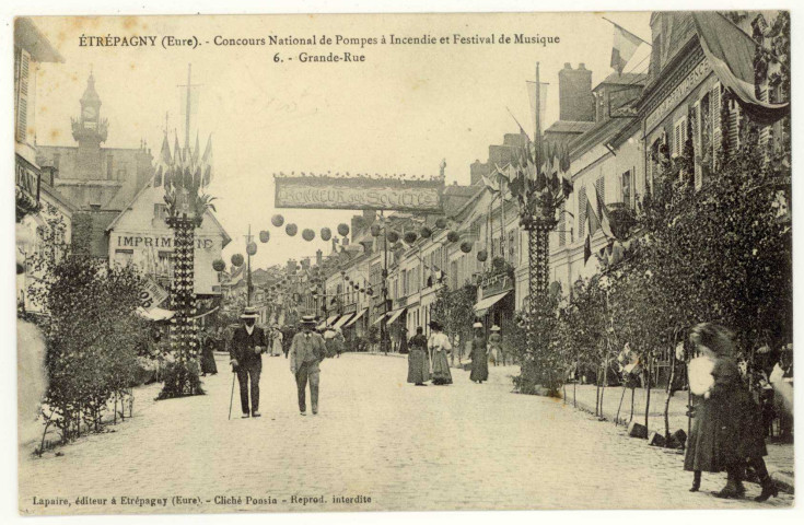 Etrépagny. Concours National de Pompes à Incendie et Festival de Musique. Grande Rue.