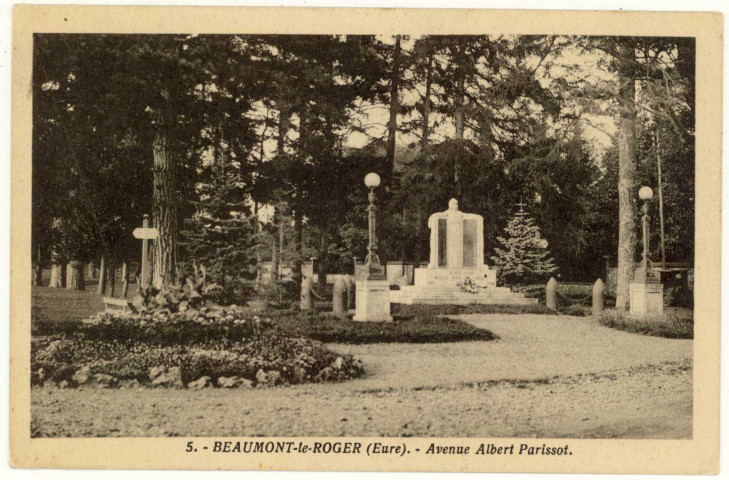 Beaumont-le-Roger. Avenue Albert Parissot.