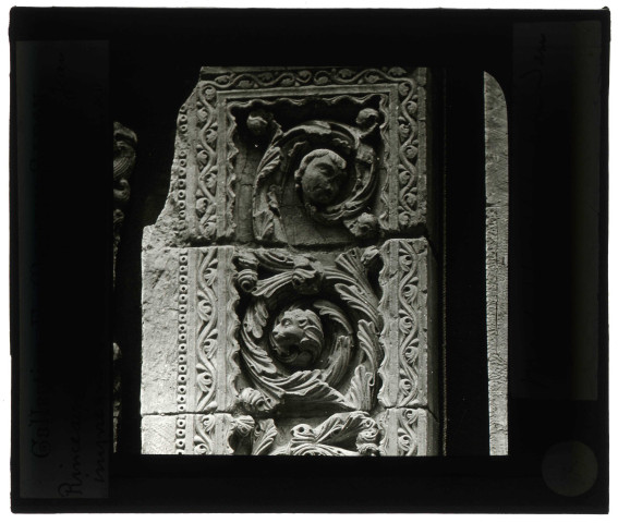 Collégiale Notre-Dame de Mantes-la-Jolie (), détail des piédroits.