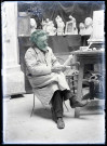 Artiste dans les ateliers Charles Desvergnes.