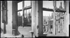 Cour et tourelle du Palais de justice de Rouen (Seine-Maritime), endommagé par les bombardements de la seconde guerre mondiale.