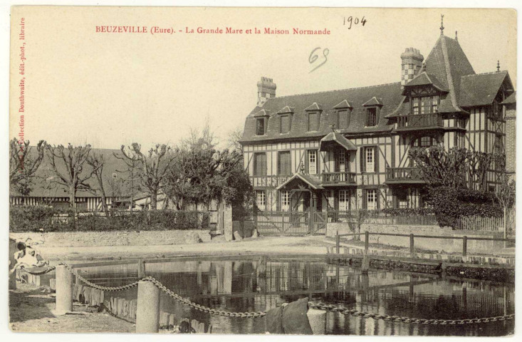 Beuzeville. La Grande Mare et la Maison Normande.