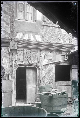 Cour de la maison d'Henri IV de Caudebec-en-Caux (Seine-Maritime).