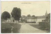 Tronquay (Le). Entrée du village.