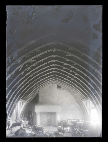 Grenier de l'ancienne abbaye de Saint-Jean-des-Vignes de Soissons (Aisne) dévasté par les bombardements allemands de la guerre 14-18.