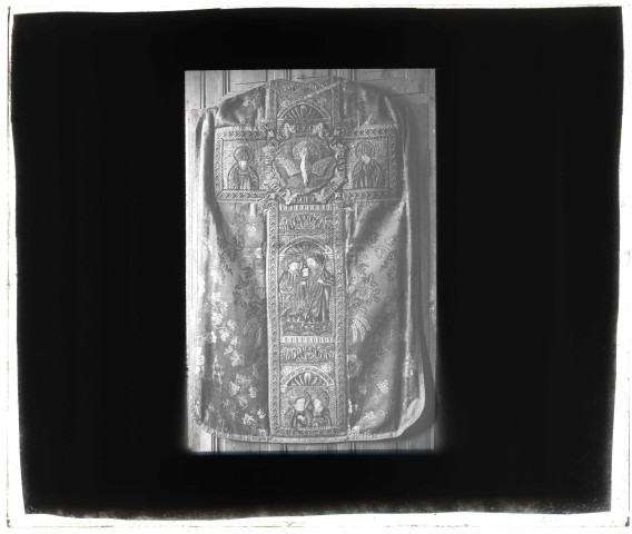 Chasuble de l'église Saint-Martin de Bézu-la-Forêt (Eure, France).