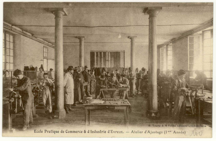 Evreux-Ville. Ecole Pratique de Commerce et d'Industrie d'Evreux-Atelier d'Ajustage (1ère année).