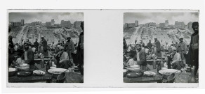 Scène de marché au pied de la citadelle d'Alep (Syrie).