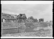 Cabanes sur pilotis au bord d'une rivière aux environs d'Antioche (Turquie).
