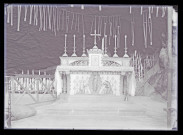 Maitre autel de la grotte de Lourdes (Hautes-Pyrénées).