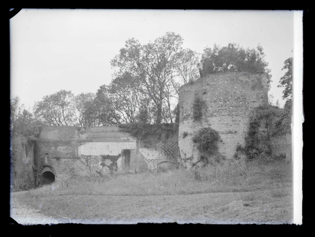 Tour et remparts de Montreuil-sur-Mer (Pas-de-Calais).