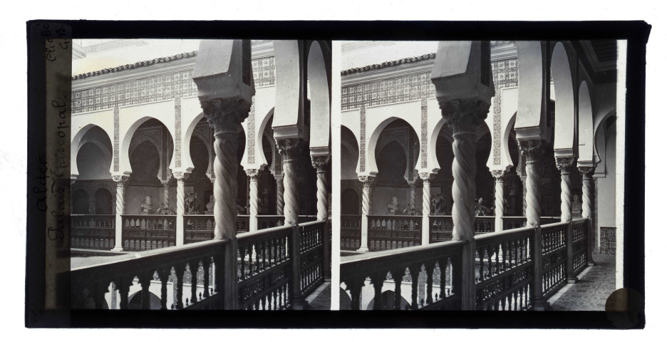 Cour intérieure du palais épiscopal d'Alger (Algérie).