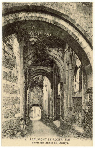 Beaumont-le-Roger. Entrée des Ruines de l'Abbaye.