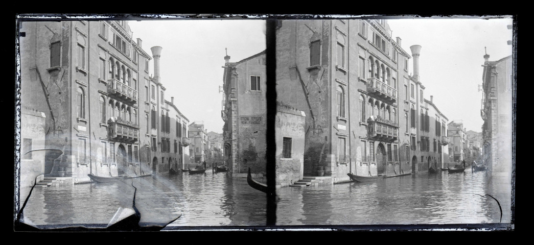 Façades de maisons et canaux de Venise (Italie).