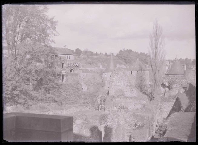 Remparts de Fougères (Ille-et-Vilaine).