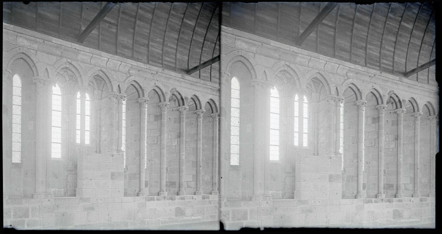 Abbaye et dépendances du Mont-Saint-Michel (Manche), arcatures à jour et chaire du réfectoire des moines.