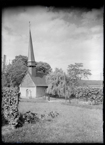Vue d'ensemble de l'église de Ménesqueville (Eure).