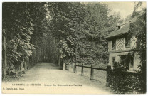 Mesnil-sur-l'Estrée (Le). Avenue des Marroniers et Pavillon.
