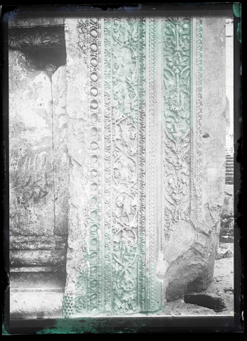 Détail de bas-reliefs des ruines du sanctuaire de Baalbeck (Liban).