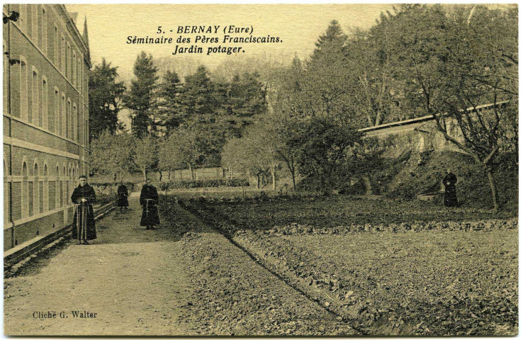 Bernay. Séminaire des Missions des Pères Franciscains - Jardin potager.