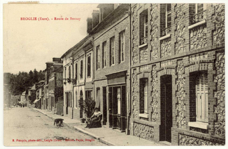 Broglie. Route de Bernay.