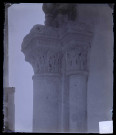 Église de la Sainte-Trinité à La Trinité-de-Thouberville (Eure), chapiteaux.