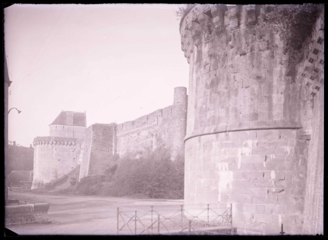 Remparts de Fougères (Ille-et-Vilaine).