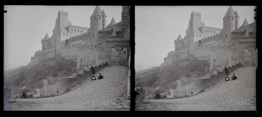 Porte, tours et remparts du château et de la Cité de Carcassonne (Aude).