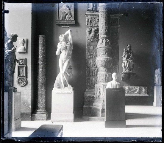 Statue « l'Esclave » par Michel-Ange.