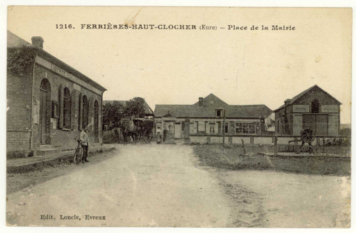 Ferrières-Haut-Clocher. Place de la Mairie.