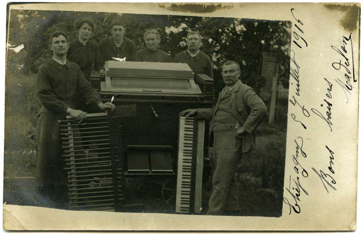 Etrépagny. [Musiciens et leurs instruments].