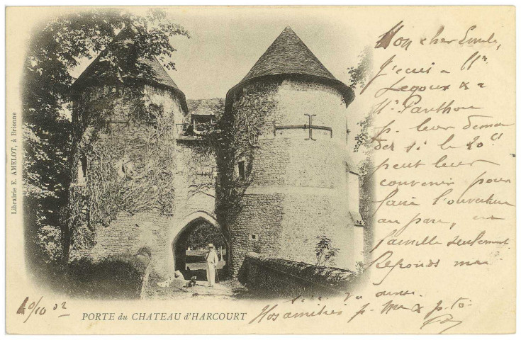 Harcourt. Porte du Château d'Harcourt.