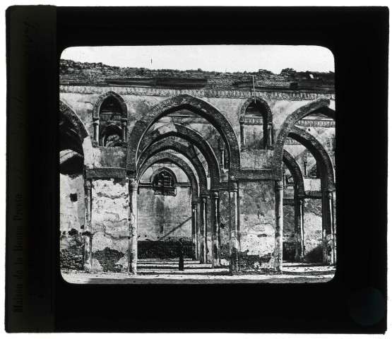 Ruines de la mosquée de Touloun au Caire (Égypte).